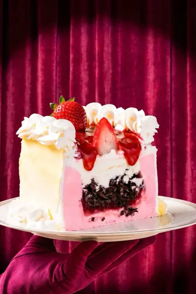 Fatia de torta de sorvete de morango